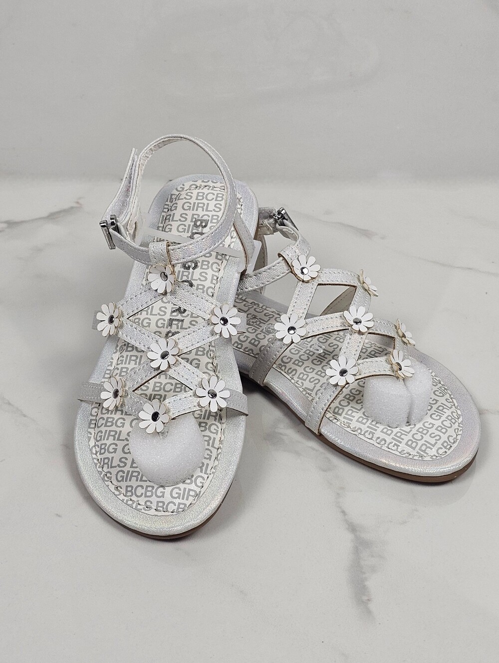 BCBG Girls White Floral T-Strap Sandals Size 11M, 2M
